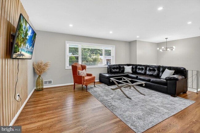 Building Photo - 6801 Trowbridge Pl