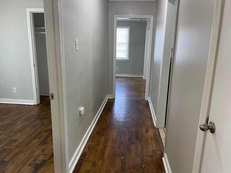 Building Photo - 1872 Portland Ave