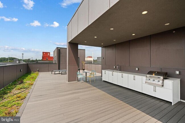 Building Photo - 1501 N 31st St