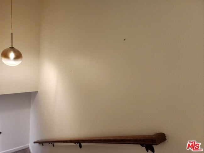 Building Photo - 601 S Van Ness Ave