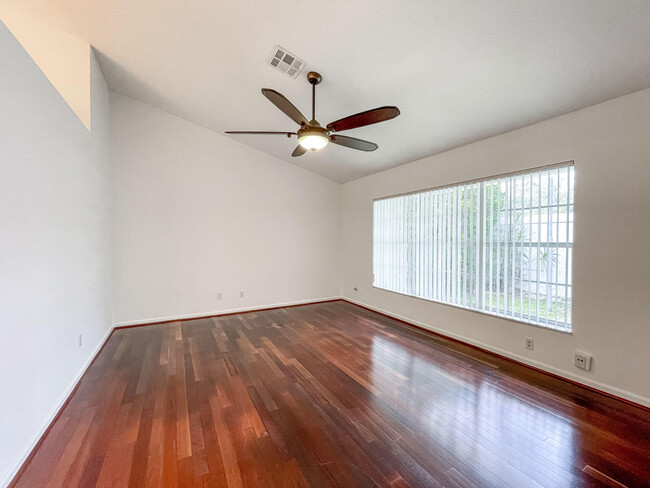 Building Photo - 252 Moccasin Trail W