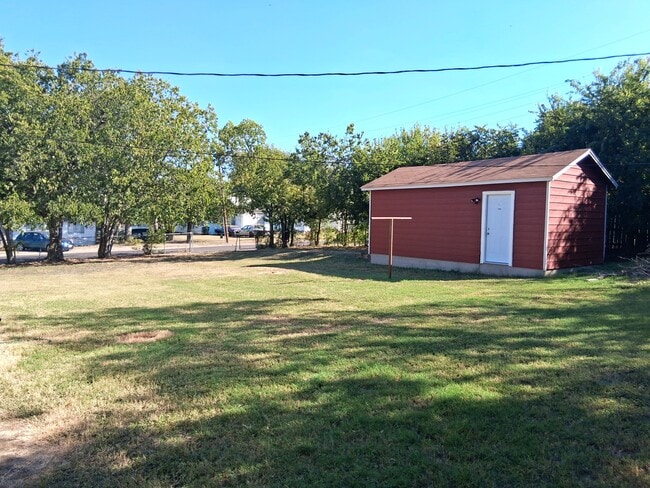 Building Photo - 902 Evetts Rd