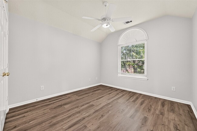 Building Photo - 1415 Kennewick Ct