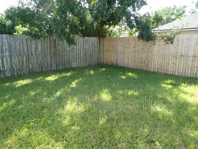 Building Photo - 570 Manship Dr