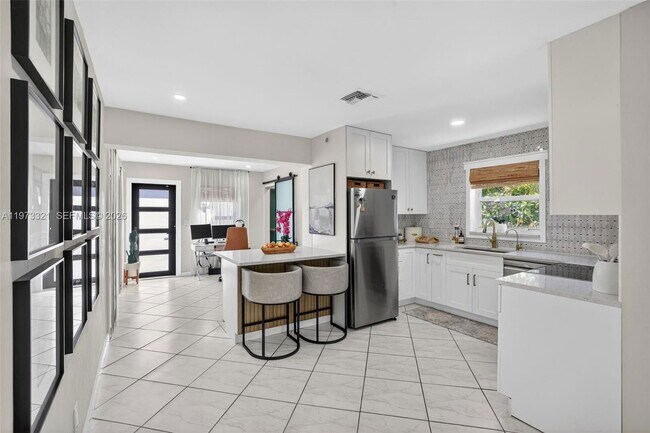 Building Photo - Southwest 23rd Street, Fort Lauderdale, FL 33315 - 2 BR 2 BA single-family home