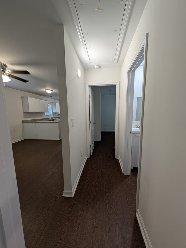 Building Photo - 426 W 4th St