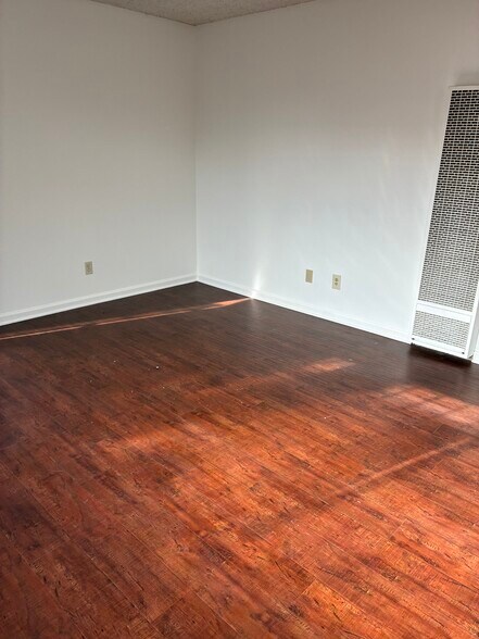 Building Photo - 4424 Edenhurst Ave