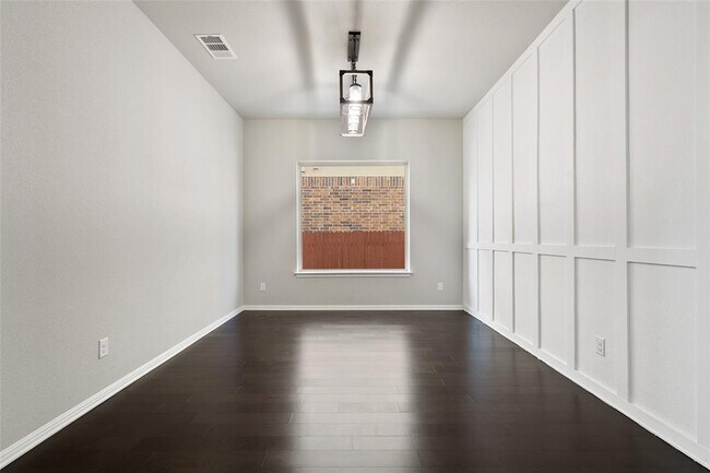 Building Photo - 2909 Zelma Dr