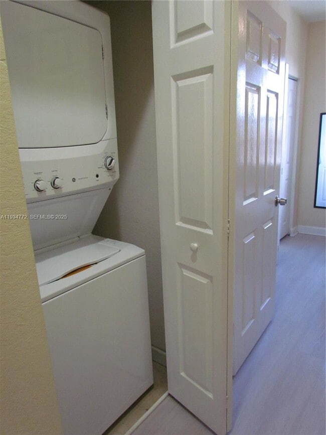 Building Photo - 11564 SW 151 Ave