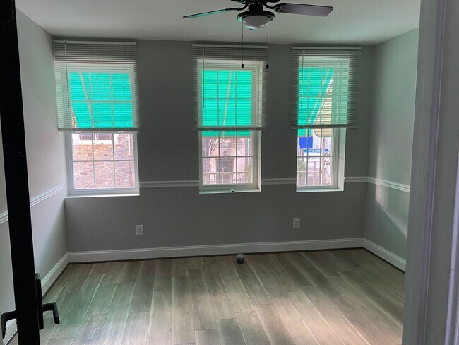 Building Photo - 1233 N Luzerne Ave