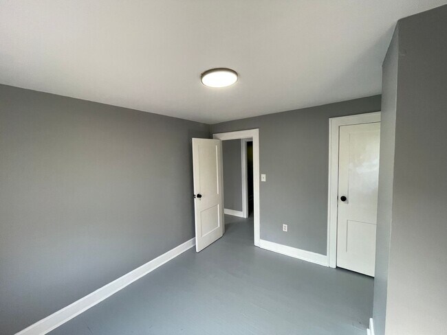 Building Photo - SECTION 8 and EDEN Accepted!!! Newly Renov...