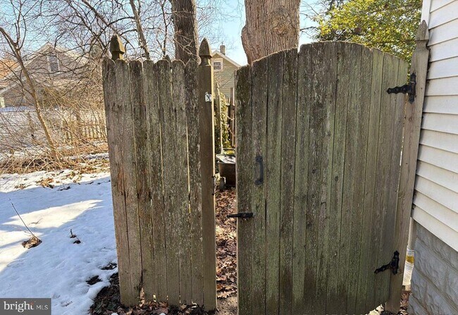 Building Photo - 244 Mansion Ave