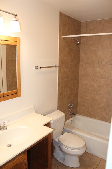 Building Photo - 14437 S Ravinia Ave