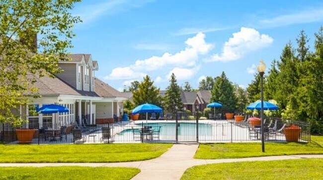 Building Photo - 9400 Clubview Dr
