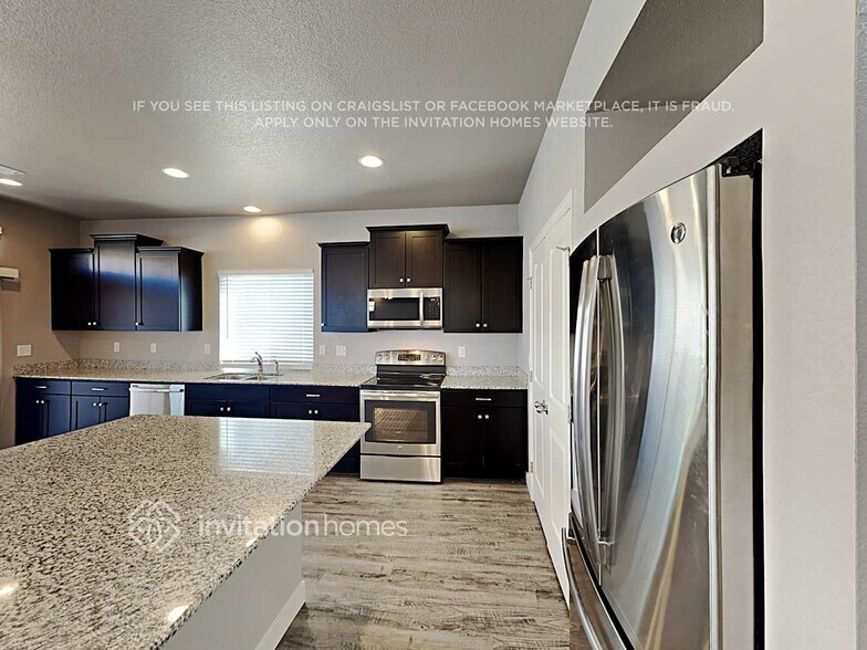 Building Photo - 9234 Castle Oaks Dr