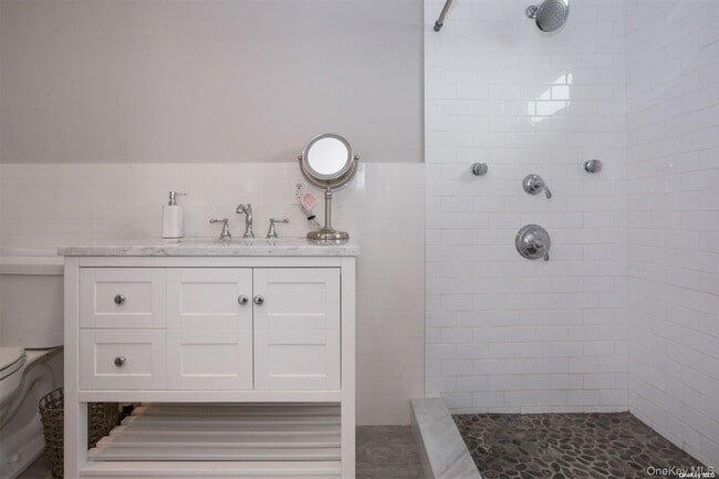 Building Photo - 44 Buxton St