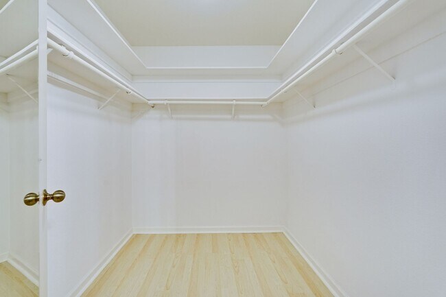 Building Photo - 2/2 Downstairs Condo in a Great Location Nestled Behind EBAY in The Hamilton Corners Community