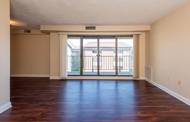 Building Photo - 1 Ledgewood Way