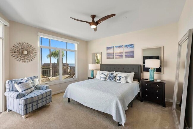 Building Photo - 5460 La Jolla Blvd