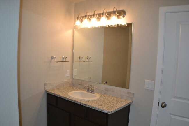 Building Photo - House For Lease in Midland