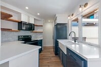 Building Photo - Light-Filled 2BR/2.5BA Townhouse with Private Patio & 2-Car Garage Near UCSD & UTC