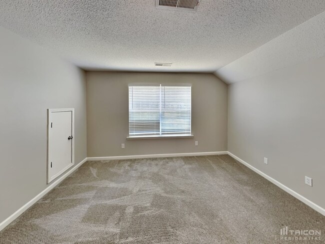 Building Photo - 305 Hester Ct