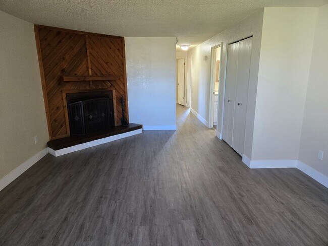 Building Photo - Newly remodeled 3 bedroom 2 bath