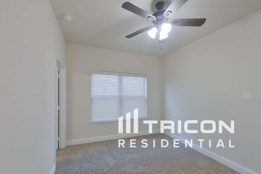 Building Photo - 208 Melody Wy
