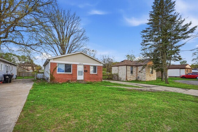Building Photo - Come see your new home!