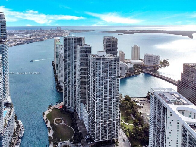 Building Photo - 465 Brickell Ave