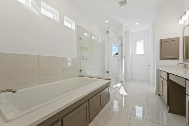 Building Photo - 3504 Bridgewater Oaks Ln