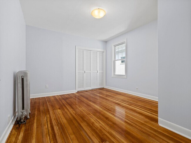 Building Photo - Massive Medford Apt near T & Tufts!  2-bat...
