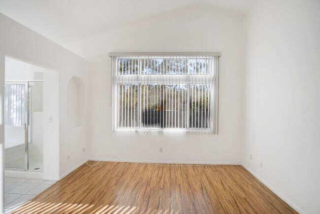 Building Photo - Single Story, 3 Bedroom, Peccole Ranch Beauty