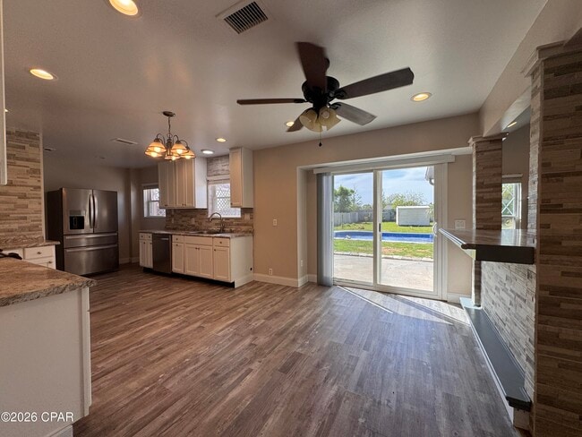 Building Photo - 607 Plantation Ct