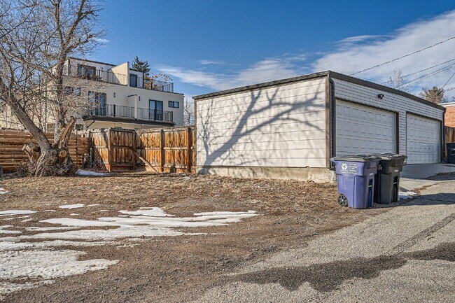 Building Photo - Available July! Spacious 3-Bedroom Townhouse with 3.5 Baths in Vibrant Sloans Lake!