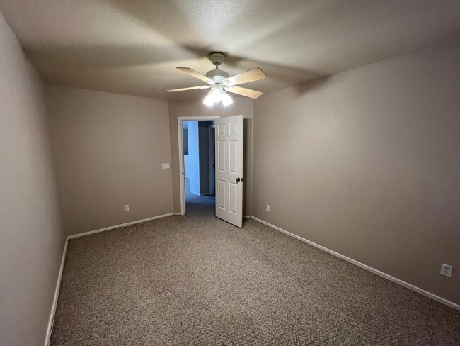 Building Photo - Spacious 4 Bedroom 2.5 Bath Home with Pool in Oro Valley