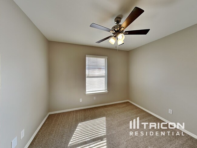 Building Photo - 1082 Roundrock Dr