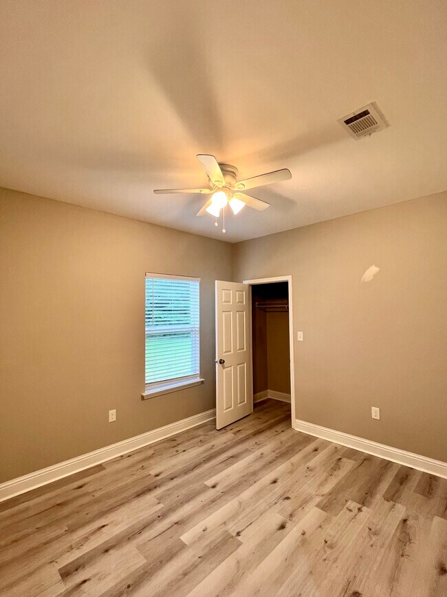Building Photo - 15536 Quail Creek Cove