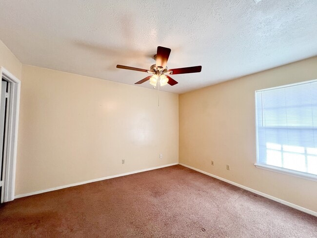 Building Photo - 707 Ruth Ct