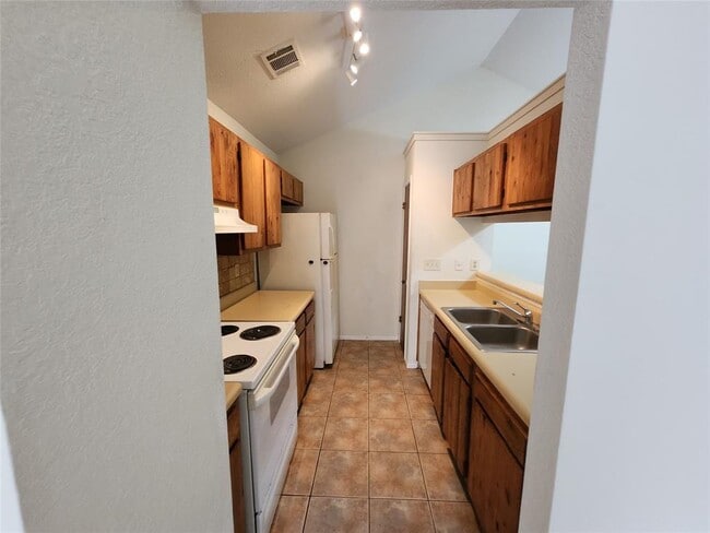 Building Photo - 9712 Eastwend Dr