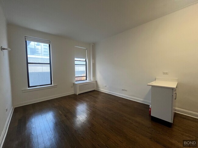 Building Photo - 163 E 87th St