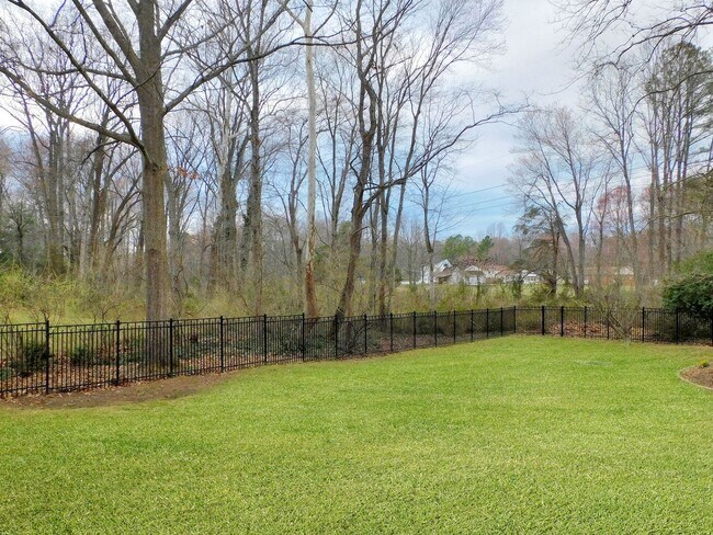 Building Photo - 1332 Redwood Cir