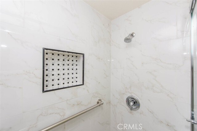 Building Photo - 1 Navarre