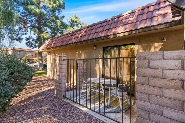 Building Photo - Single Story 3 Bedroom Home with 2 Patios and Community Amenities In Henderson