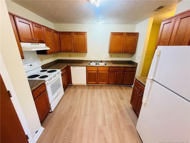 Building Photo - 2040 Glenwick Dr