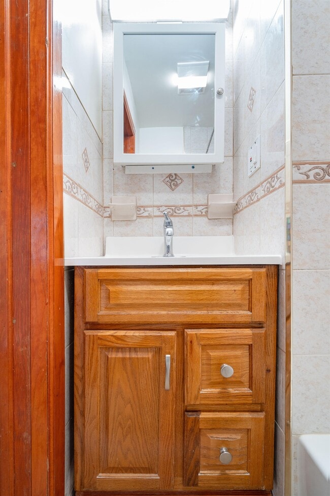 Building Photo - 724 17th St