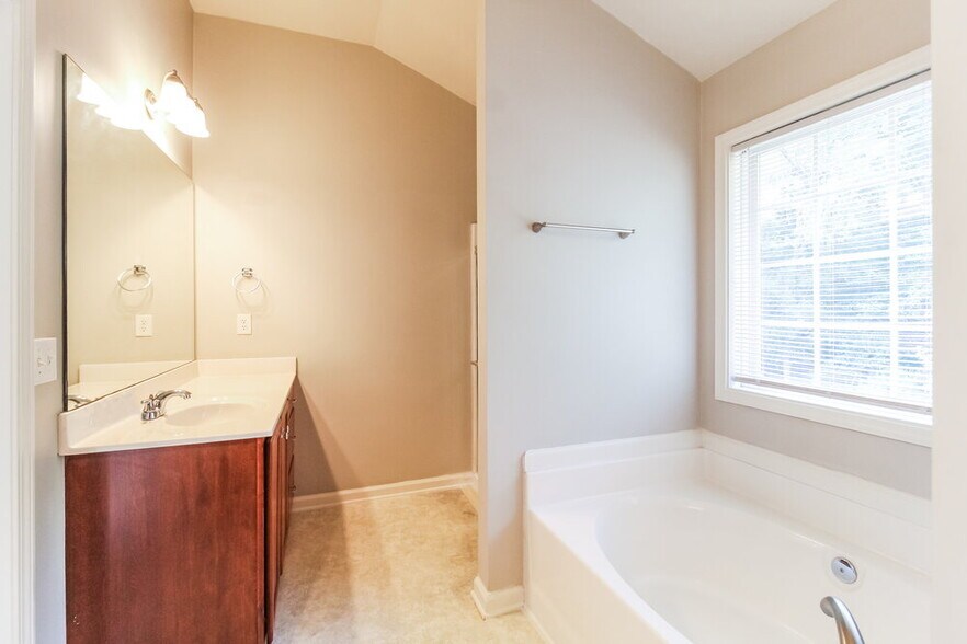 Building Photo - 44 Creek View Ct