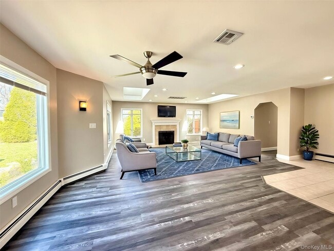 Building Photo - 102 Sycamore Cir