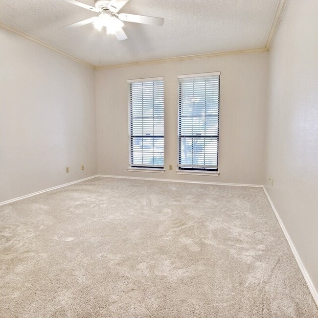 Building Photo - 5725 Ridgerock Ct