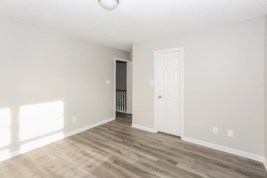Building Photo - 9925 Aventide Ln
